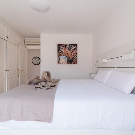 Comfortable 4-Bedroom Villa With Private Gardens Costa Adeje  Extérieur photo
