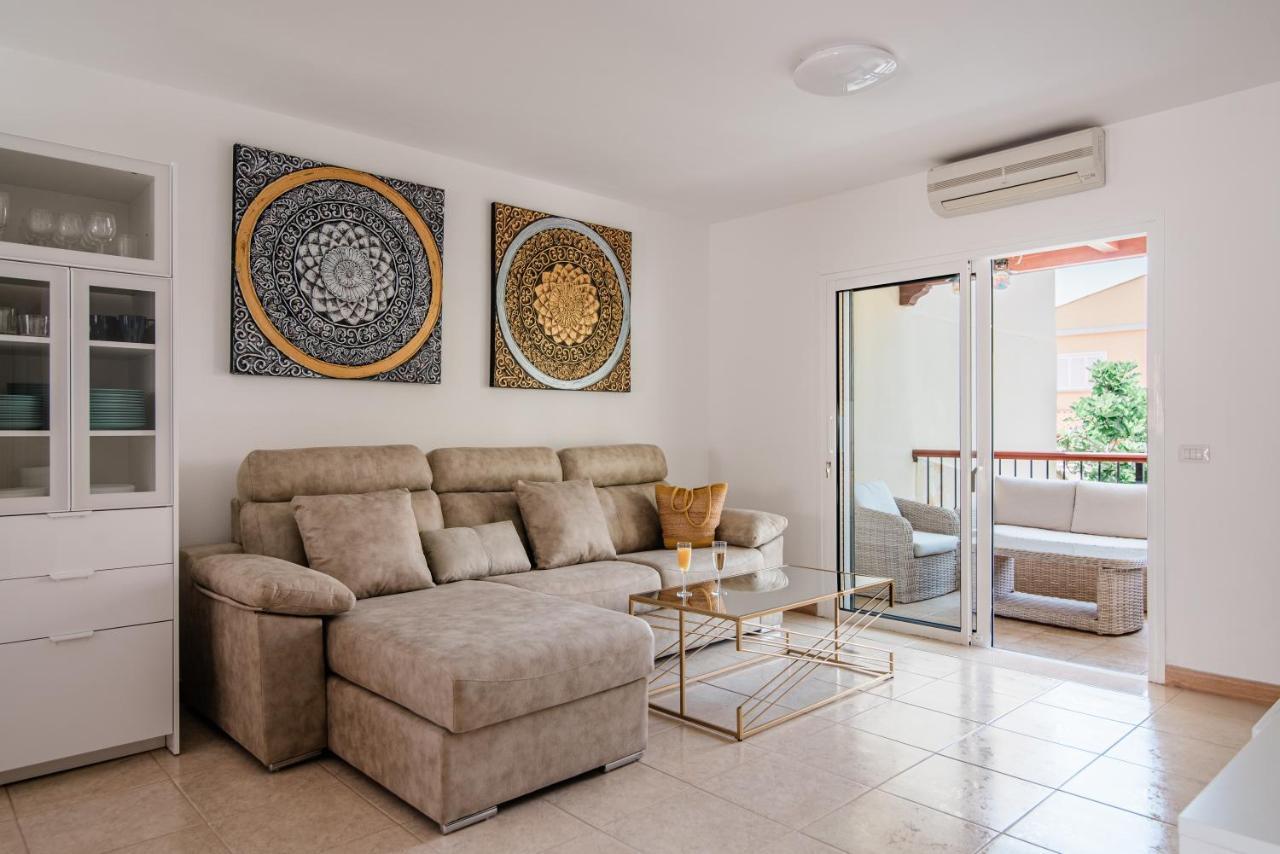 Comfortable 4-Bedroom Villa With Private Gardens Costa Adeje  Extérieur photo