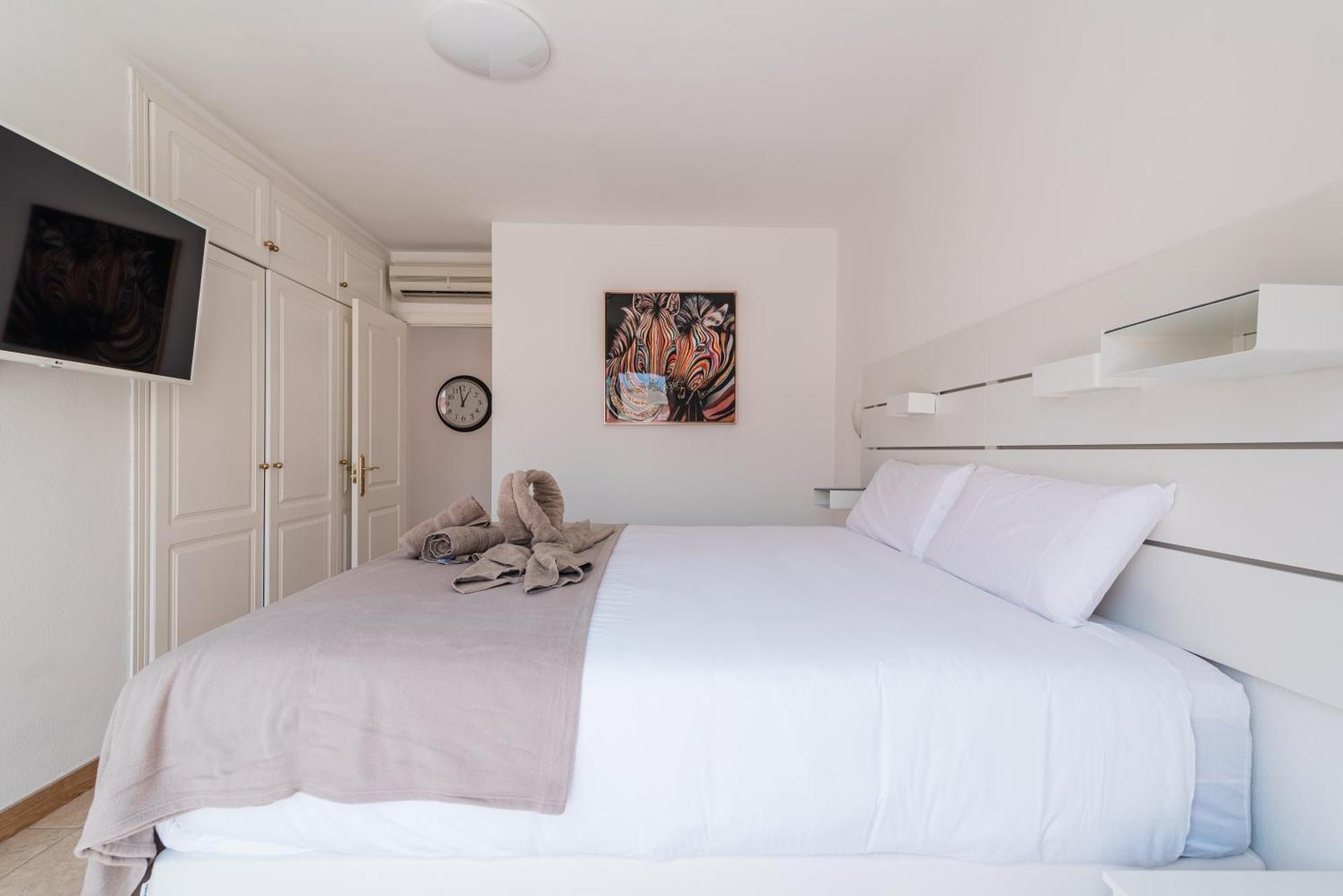 Comfortable 4-Bedroom Villa With Private Gardens Costa Adeje  Extérieur photo