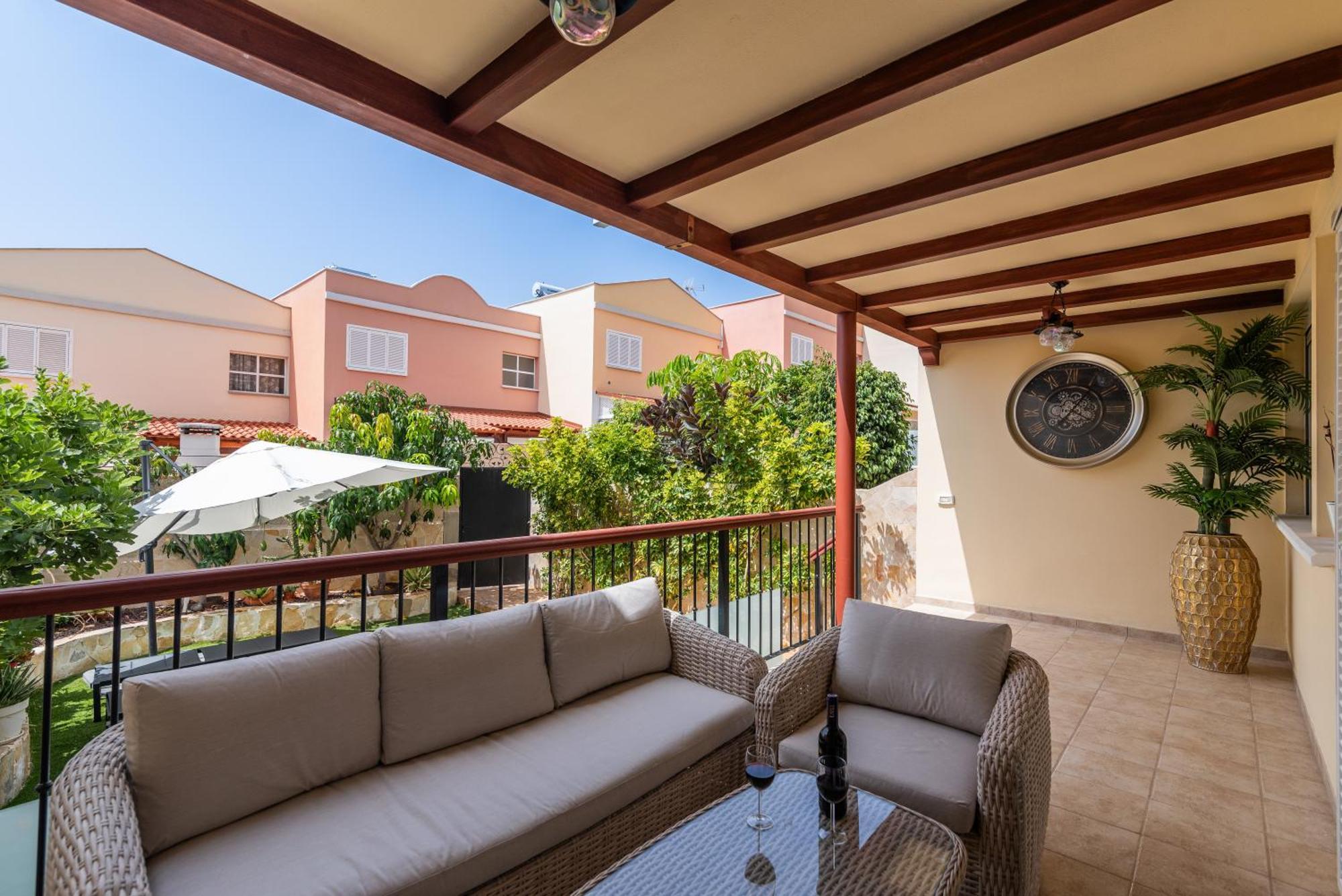 Comfortable 4-Bedroom Villa With Private Gardens Costa Adeje  Extérieur photo