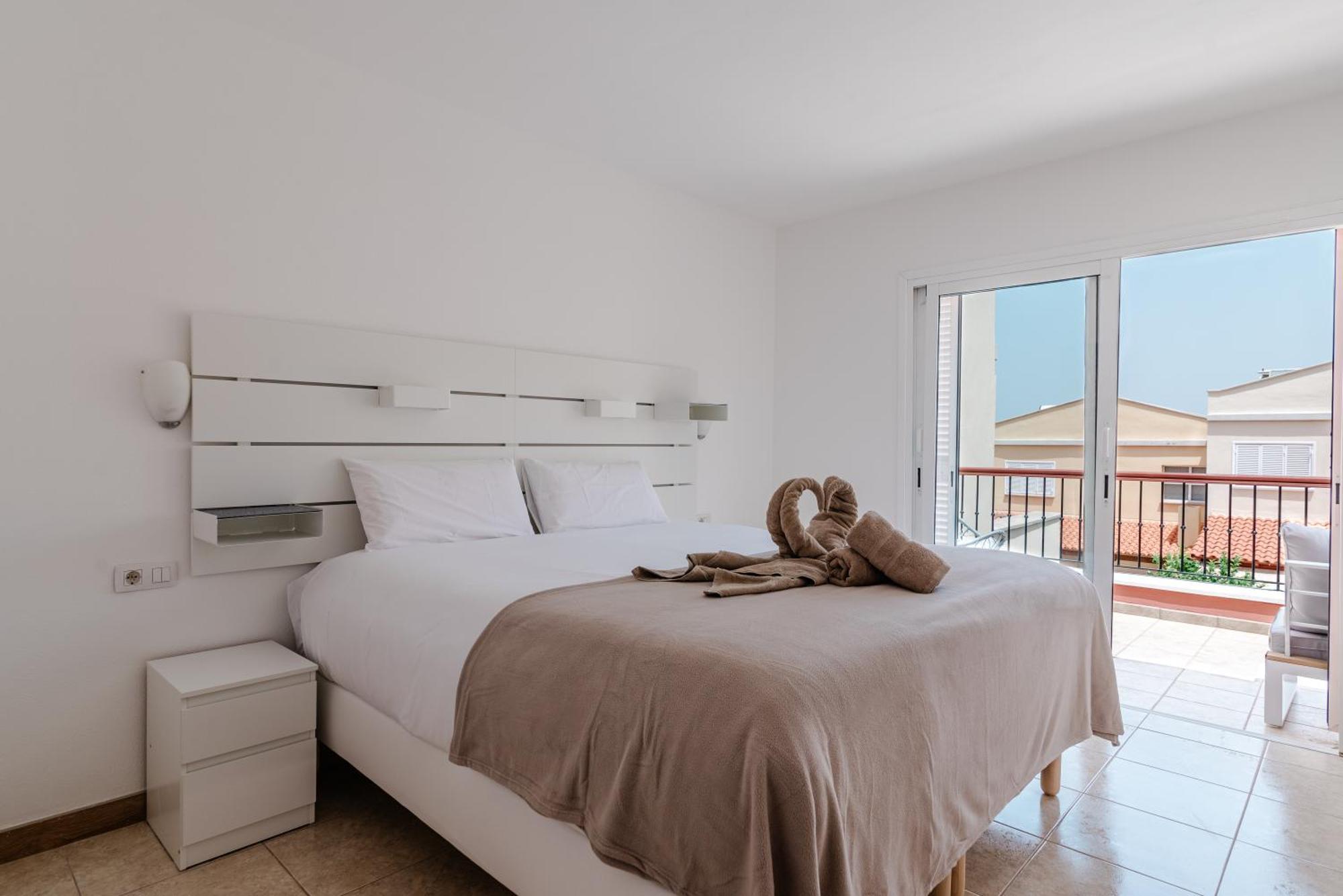 Comfortable 4-Bedroom Villa With Private Gardens Costa Adeje  Extérieur photo
