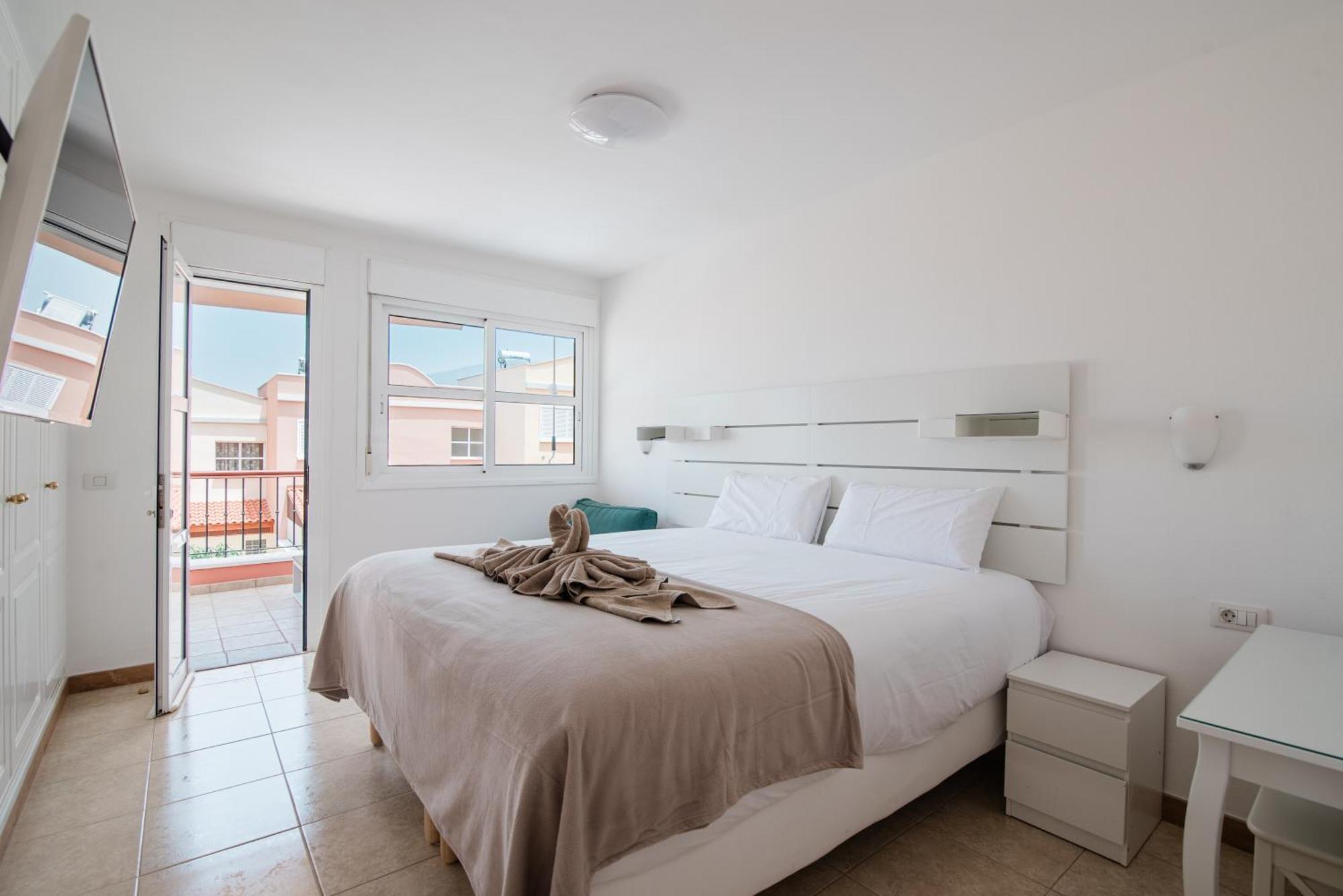 Comfortable 4-Bedroom Villa With Private Gardens Costa Adeje  Extérieur photo