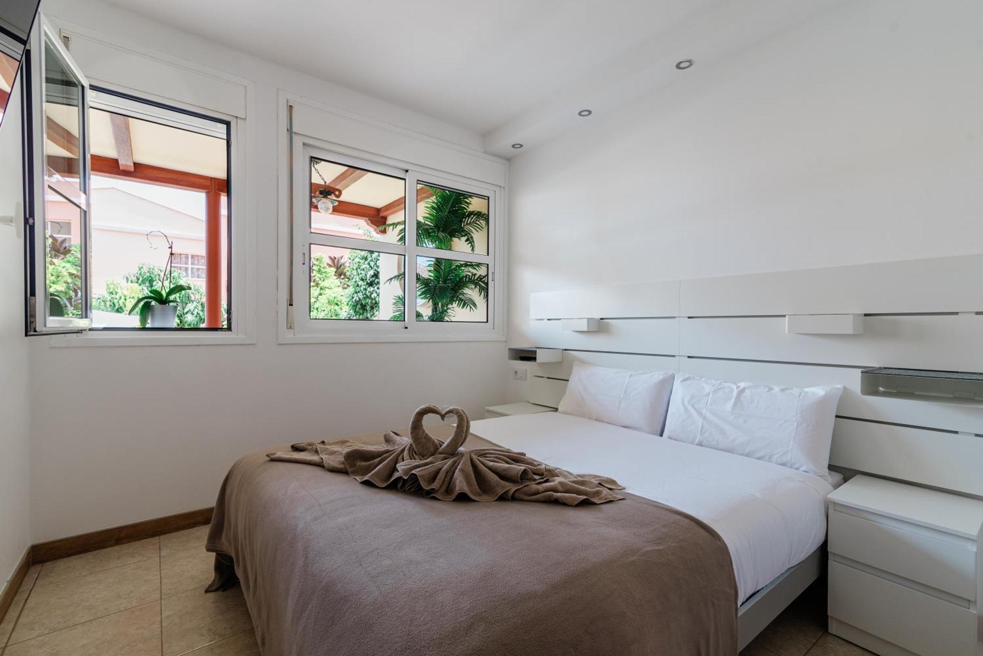 Comfortable 4-Bedroom Villa With Private Gardens Costa Adeje  Extérieur photo