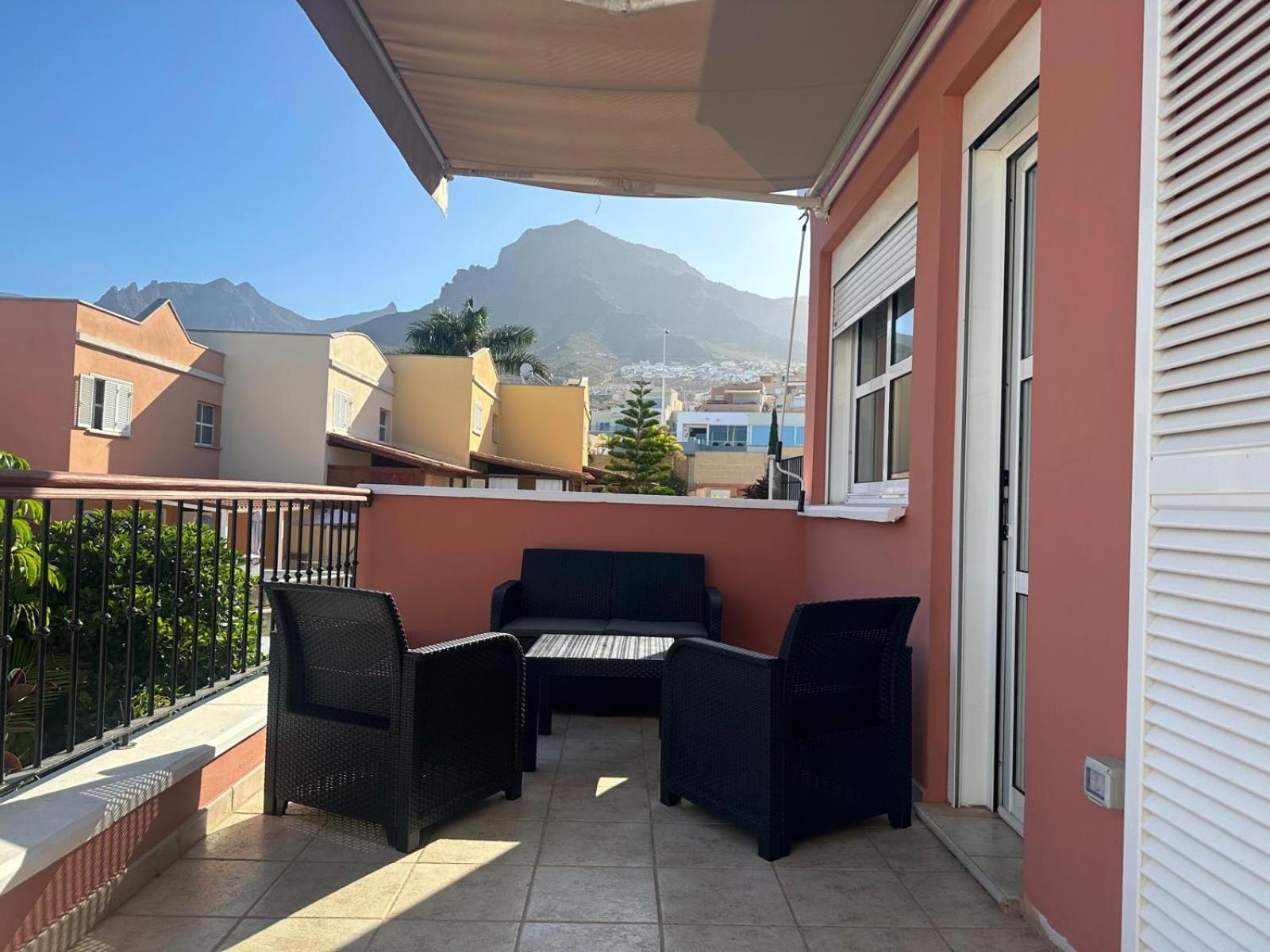 Comfortable 4-Bedroom Villa With Private Gardens Costa Adeje  Extérieur photo
